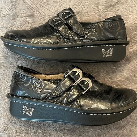 Alegria Black Platform Shoes with Embossed Design - Picture 1 of 12